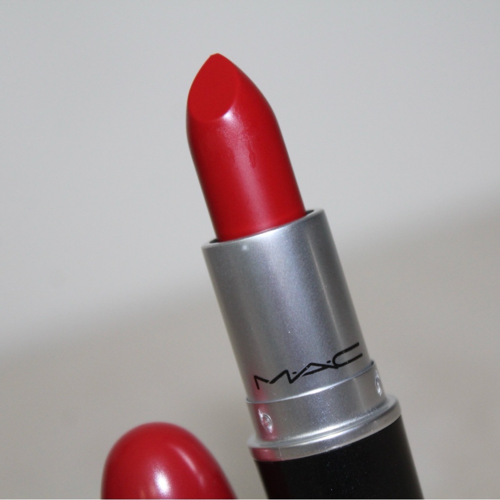 MAC Cosmetics Snow Ball ‘Russian Red’ Matte Lipstick (NWOB) - Picture 5 of 15